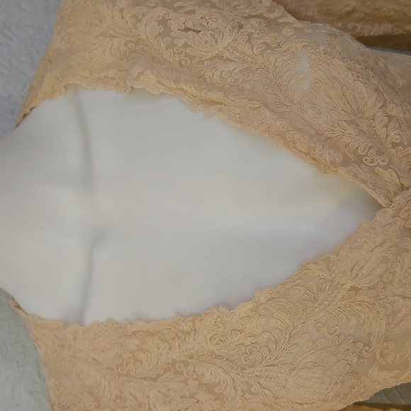 Vintage Ivory Lace V-neck Surplice Top - Picture 4 of 7